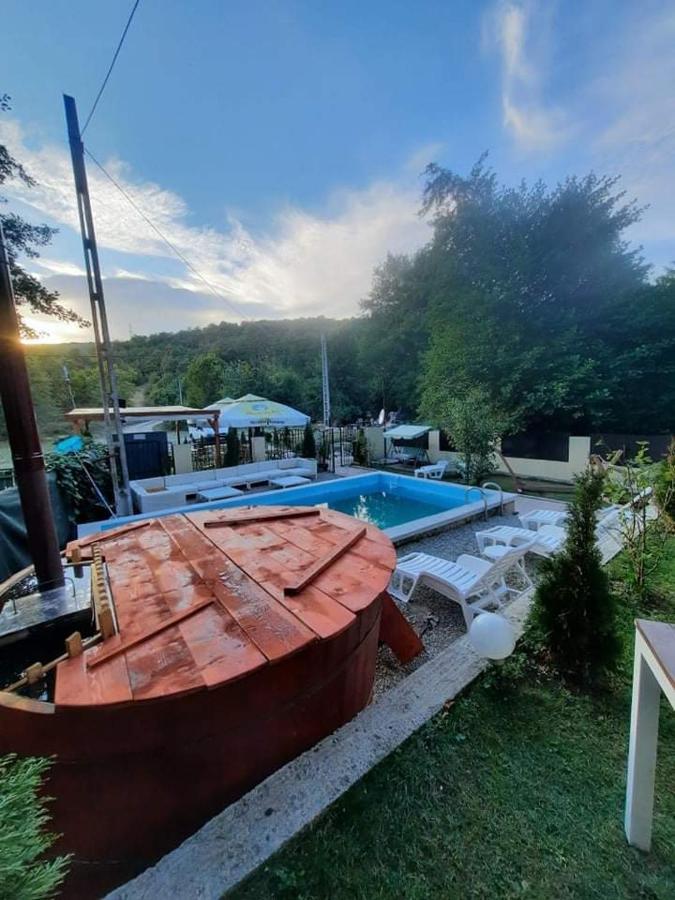 Casa De Vacanta Emd Eselnita Exterior photo